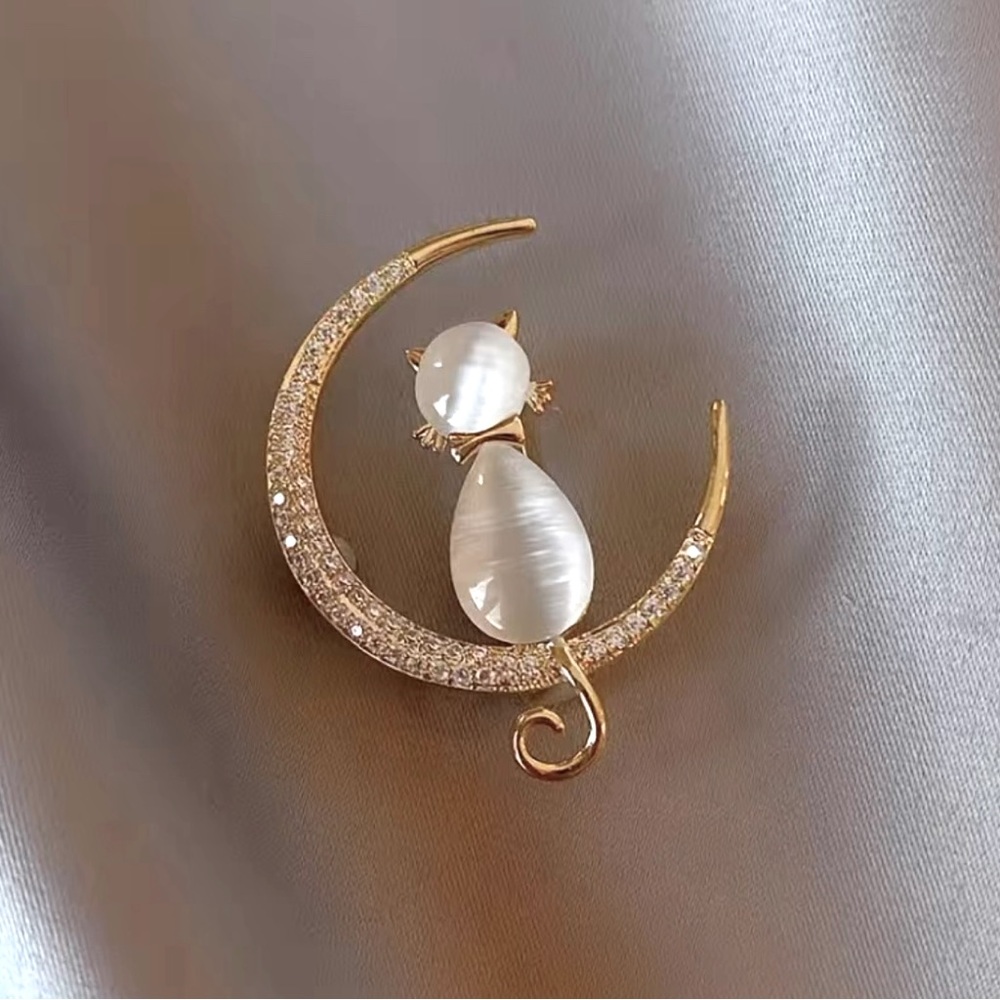 Cat Brooch - Picture 3 of 5